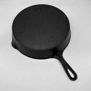 2nd Series #10 ERIE Cast Iron Skillet Pre-Griswold Great Condition